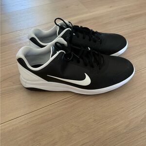 Nike Mens infinity golf/ like new! Size 11